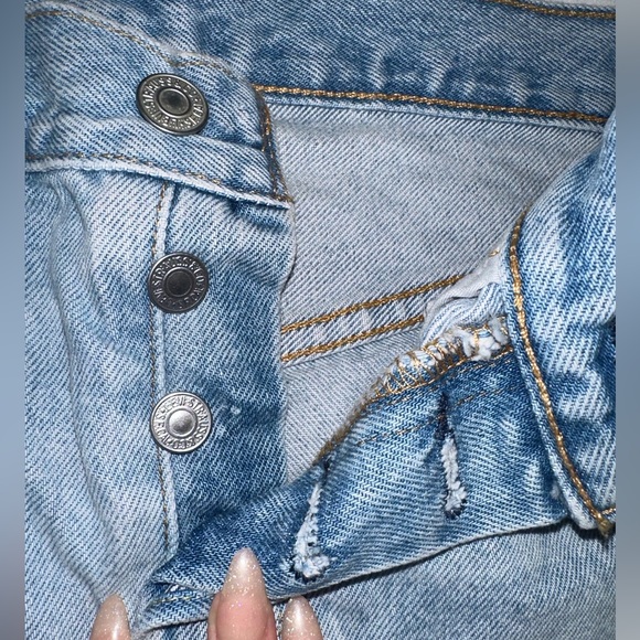 Distressed Levi’s shorts - Picture 3 of 9